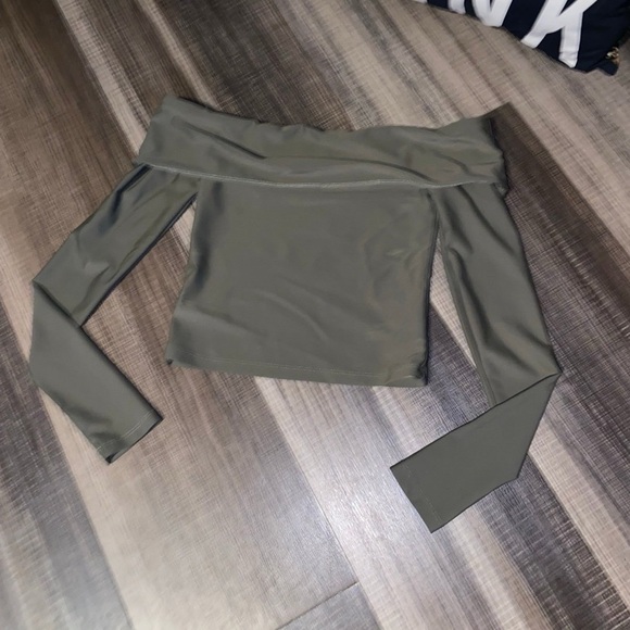 Edikted Off-Shoulder Olive Green Women's Top - Picture 11 of 11